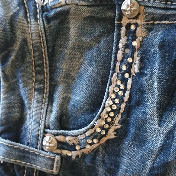 31 x 34 Miss Me Jeans - Picture 3 of 11